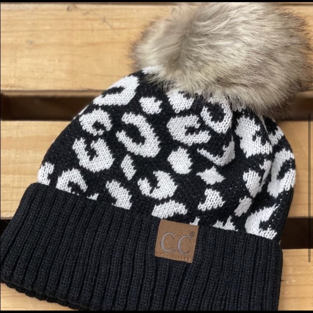 NWT Women’s C.C. Pom Beanie in Black & White Leopard - Picture 3 of 4